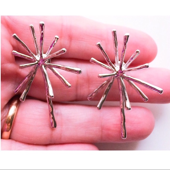 Sunburst Pierced Earrings Metal Lightweight Silver - Picture 3 of 6